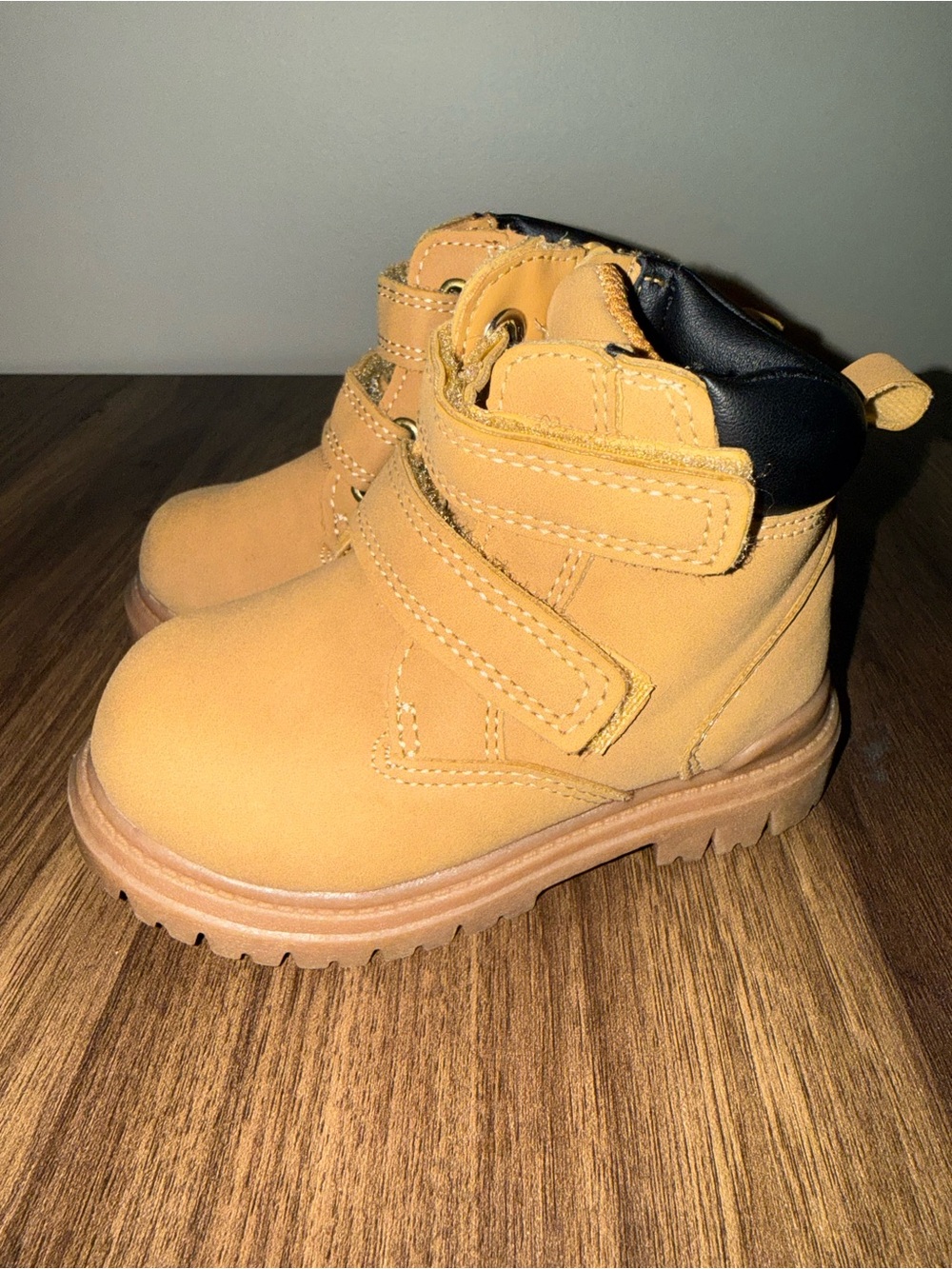 🆕NWOT wonder nation Boots baby size 5